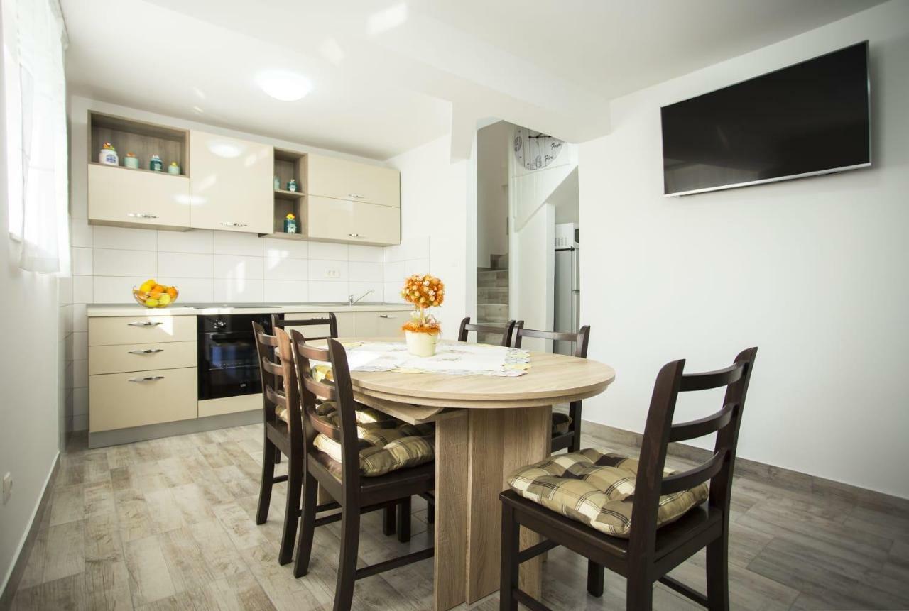Apartman Leona Kaštela Zewnętrze zdjęcie